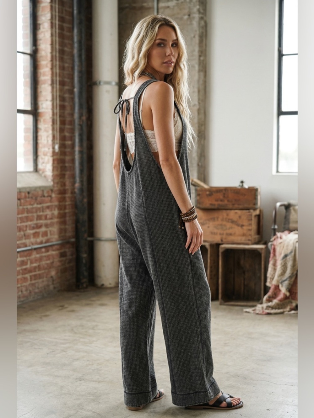 NWT Washed Black Gauze Textured Open Back Pocket Jumper Jumpsuit Overalls - Picture 4 of 6